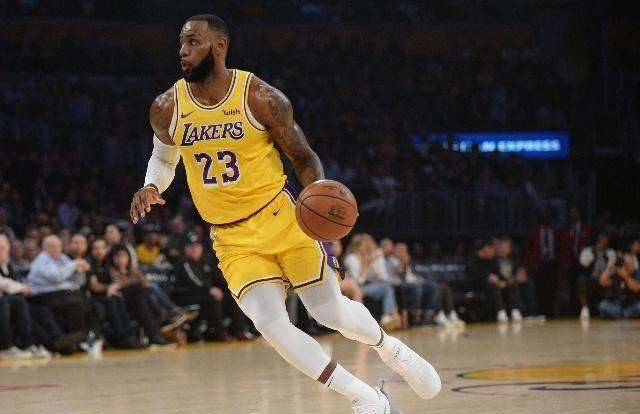 NBA季后赛焦点战，詹姆斯50分创纪录助湖人险胜