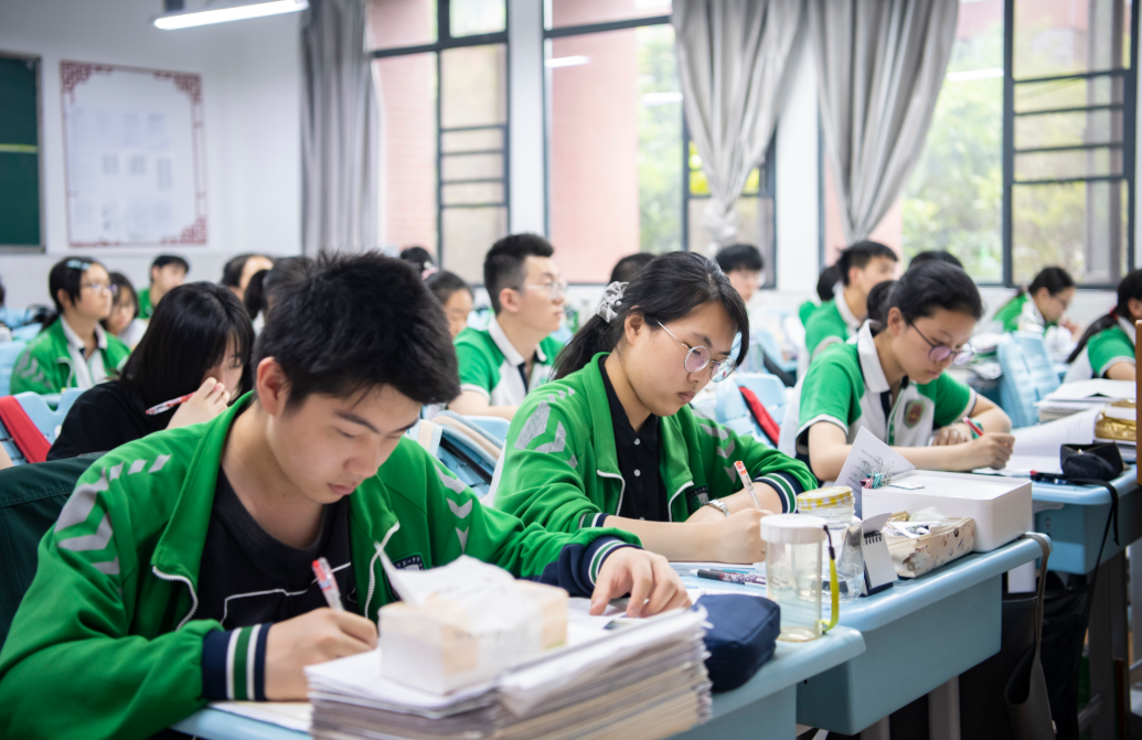  德甲末轮多场对决事关欧战资格